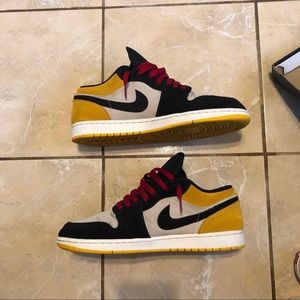 Air Jordan 1 low ‘University Gold’